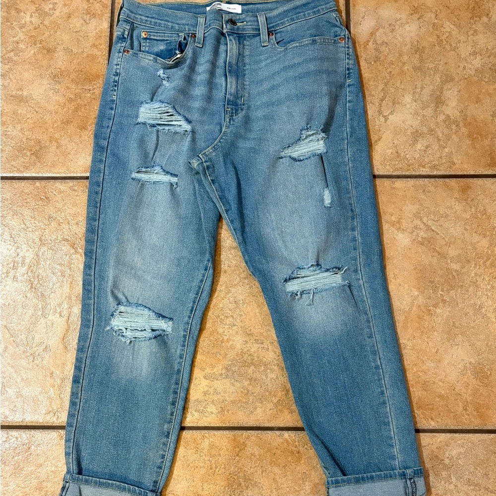 Levi’s Signature Mom Jeans Destructed Denim Jeans Size 15 Waist 32” NWOT